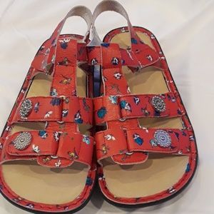Alegria beautiful, comfort red sandals 9 NWOT